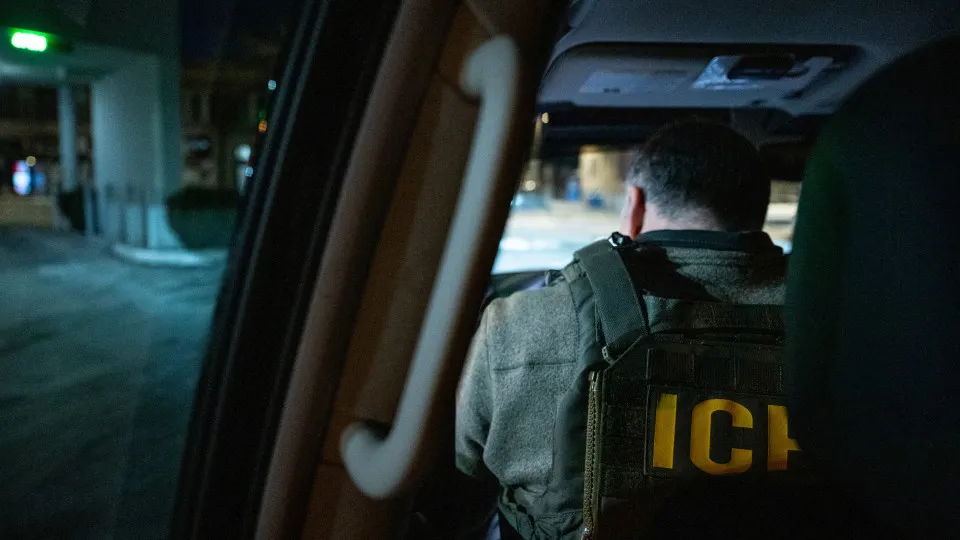Agente do ICE indiciado por atropelamento mortal de imigrante mexicano