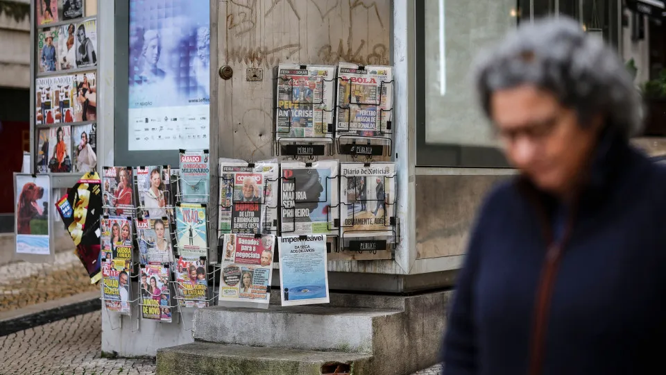 ParchmentFlash contests the award of newspaper distribution to VASP