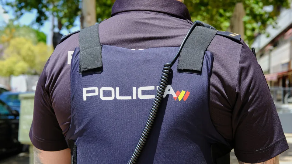 Retirada de migrantes de praia em Ceuta sem incidentes, diz polícia