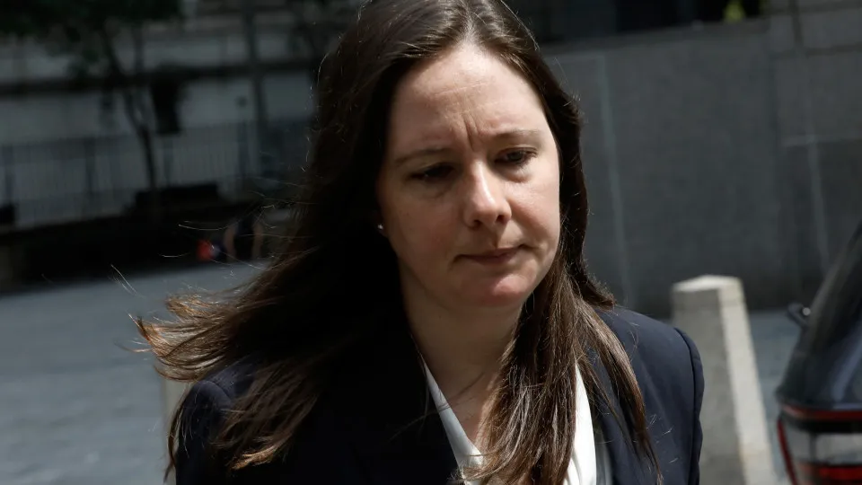 Tribunal considera ilegal despedimento de filha de ex-diretor do FBI