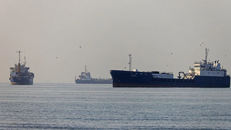 EUA dizem ter ajudado exportação de 1,5 mil milhões de barris em Ormuz
