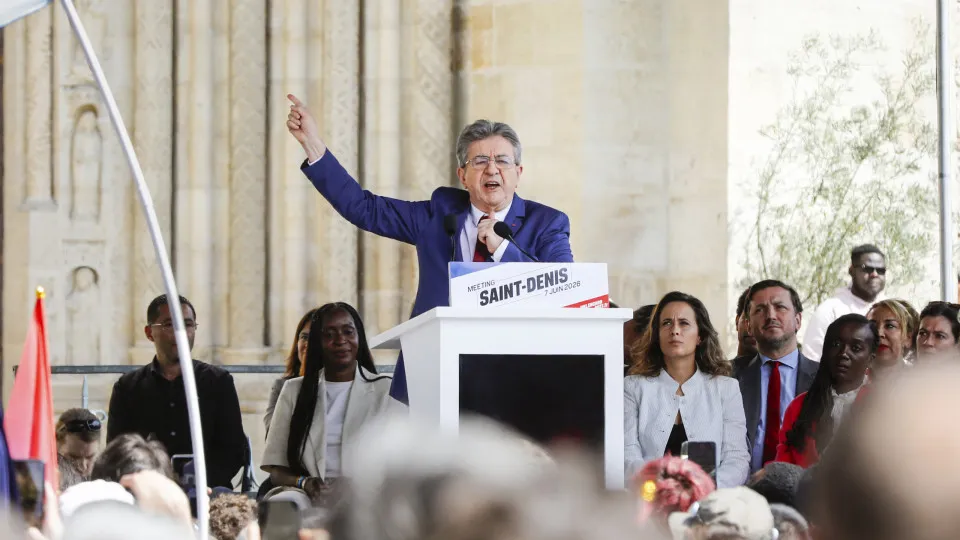 Mélenchon acusa as autoridades de provocarem uma