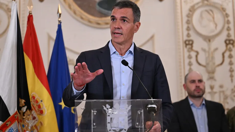 Espanha. Sánchez promete avanços sociais, Feijóo fala em reconstrução