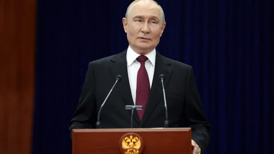 Telefonema com Putin gera críticas. Bruxelas pede unidade