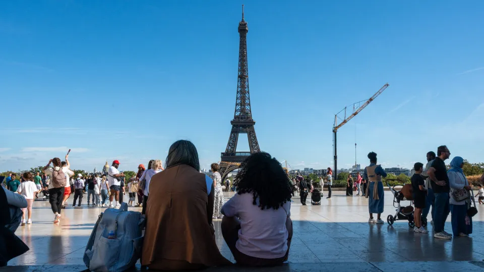 Paris vai falar com talibãs para repatriar afegãos em situação irregular