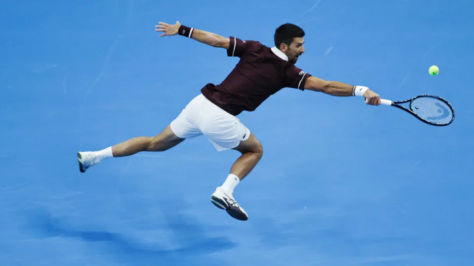 Djokovic dá a volta a Zverev e alcança registo impressionante