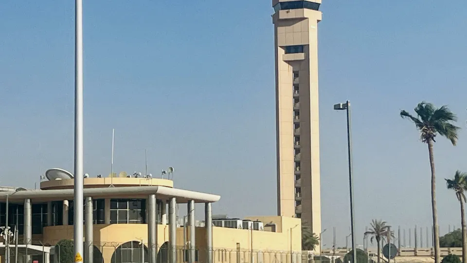 Pelo menos 12 mortos e 309 feridos em ataque ao aeroporto de Riade