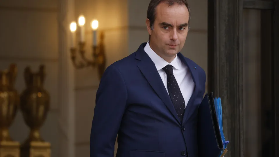 French Prime Minister accuses radical left of wanting to launch chaos