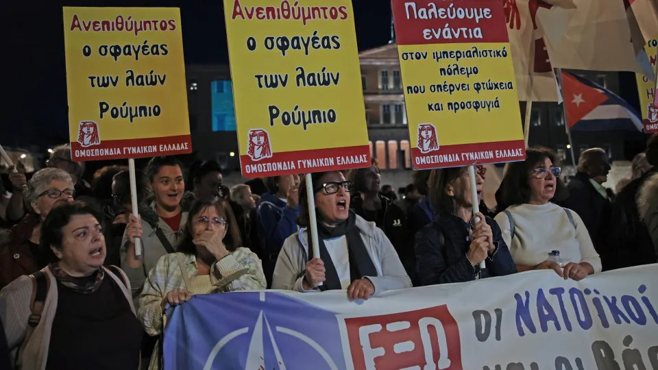 Thousands manifest in Athens to protest the visit of Rubio