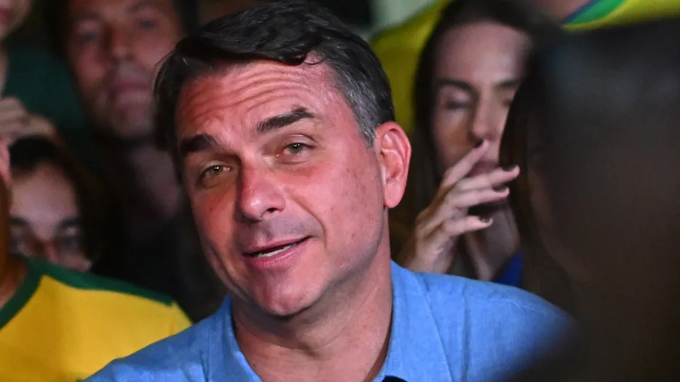 Flávio Bolsonaro receives support from Ronaldo Caiado who had 2.18% votes