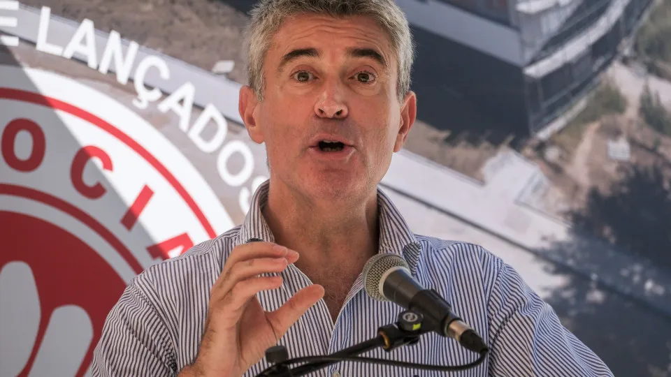Carneiro pede a Montenegro que não faça da lei das rendas