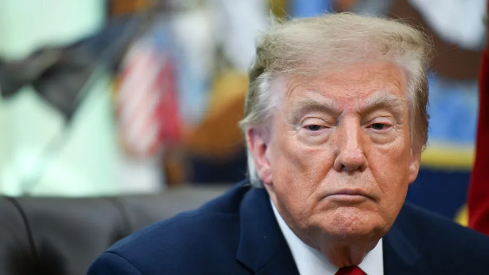 Morte em laboratório na Sibéria? Trump não acredita em arma biológica
