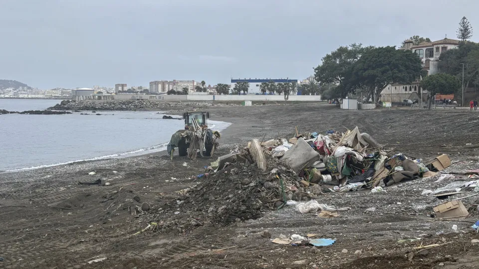 Milhares regressaram a Marrocos numa semana. Praias em Ceuta estão vazias