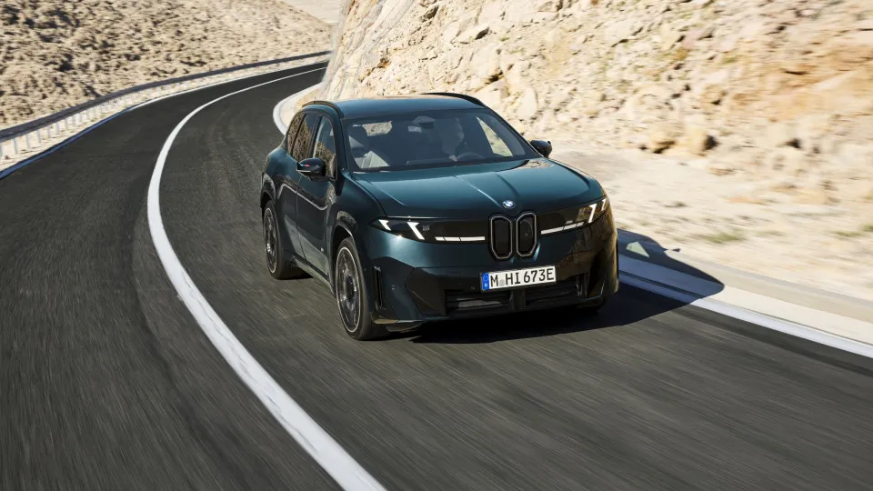 BMW iX3 mais potente revelado. Tem 612 cv e a autonomia supera 700 km