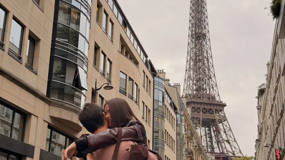 Bruna Gomes e Bernardo Sousa aproveitam férias românticas em Paris