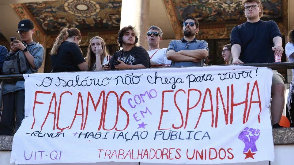About 1,500 people in Porto protest against cost of living