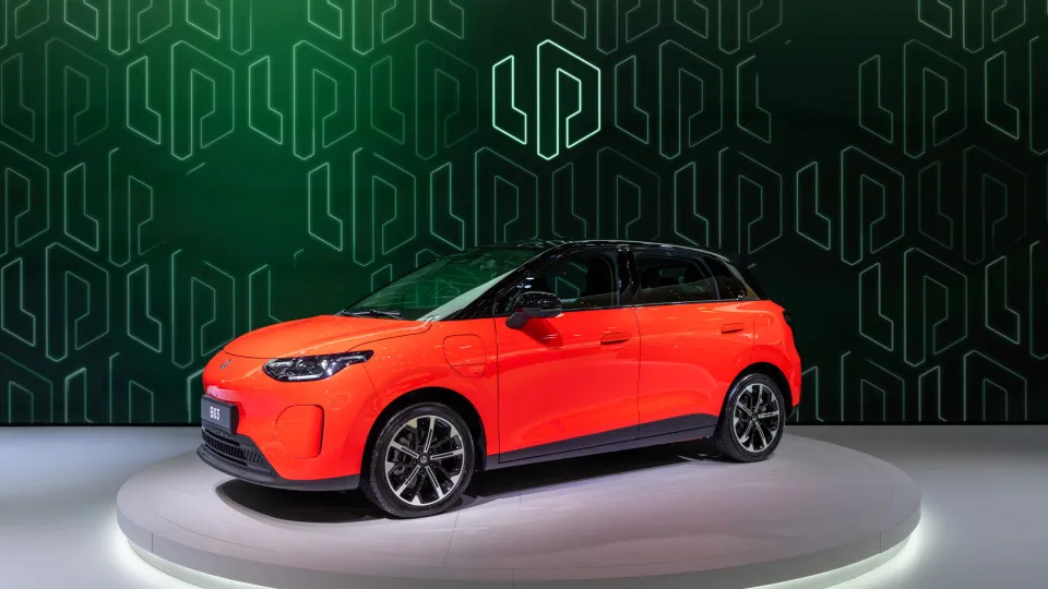 Leapmotor B03 estreia-se na Europa para enfrentar o novo Polo elétrico