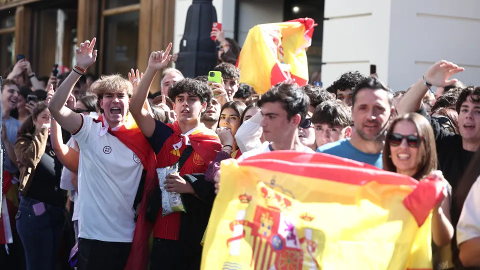 Habitação. Polícia ferido e 2 detidos em protesto em Espanha