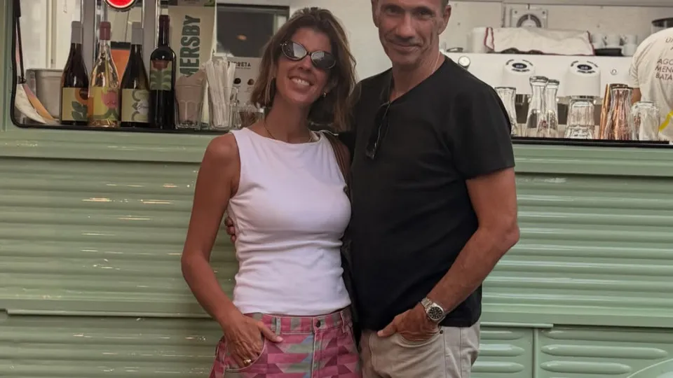 Pedro Ribeiro apoia a mulher após roubo: