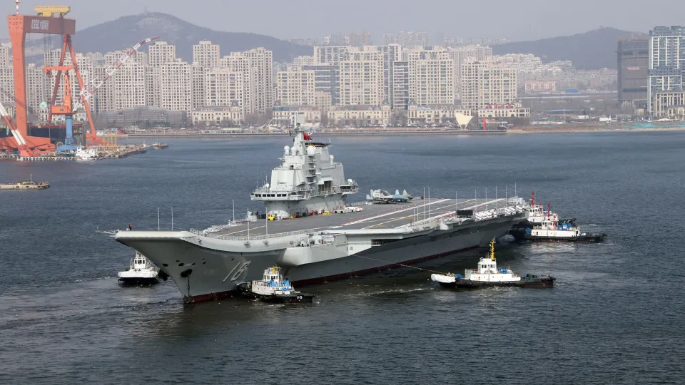 China envia porta-aviões Liaoning para exercícios no Pacífico ocidental