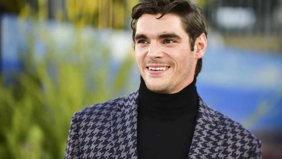 RJ Mitte lost all the money he earned with