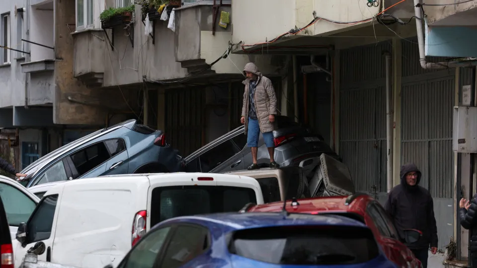 Chuvas torrenciais em Istambul e ilhas gregas causam 5 mortos