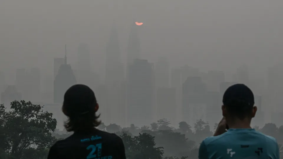 Sudeste Asiático em alerta devido a fumo tóxico de incêndios na Indonésia