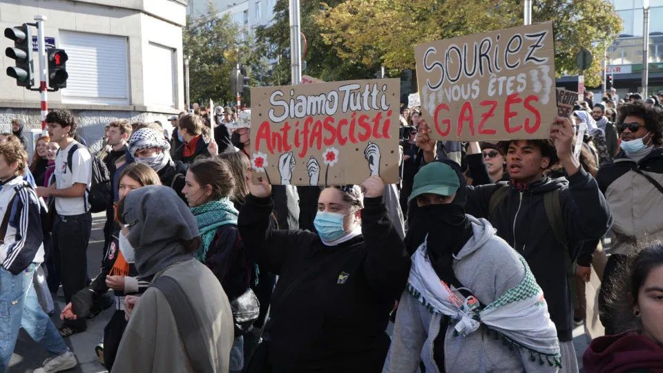 Protestos de jovens em Bruxelas mobilizam a polícia local