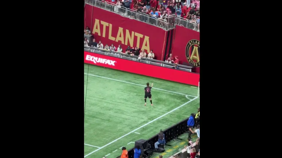 As few times you've seen it. Messi euphoric after scoring goal