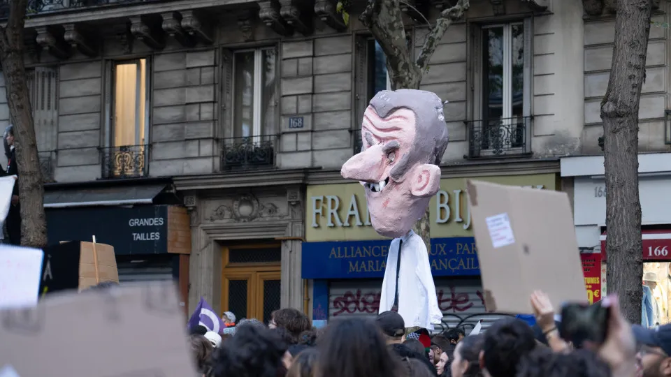 Macron speaks tonight after violence in protests in France