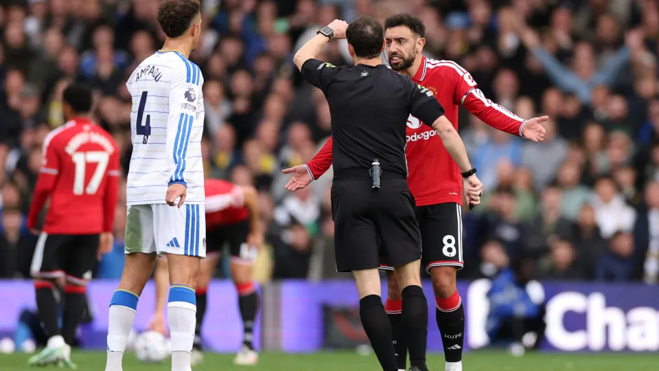 Carrick on time? United lets take advantage and tie derby with Leeds
