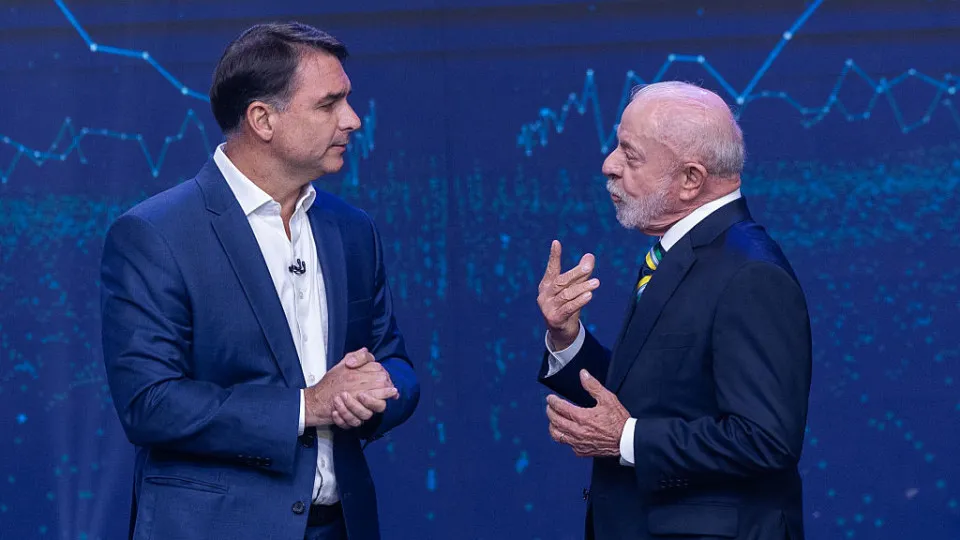 Lula e Flávio Bolsonaro autorizam levantamento do sigilo bancário