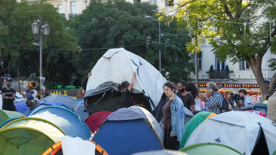 Camped in Lisbon will set up tents next to AR after discussion of OE2027