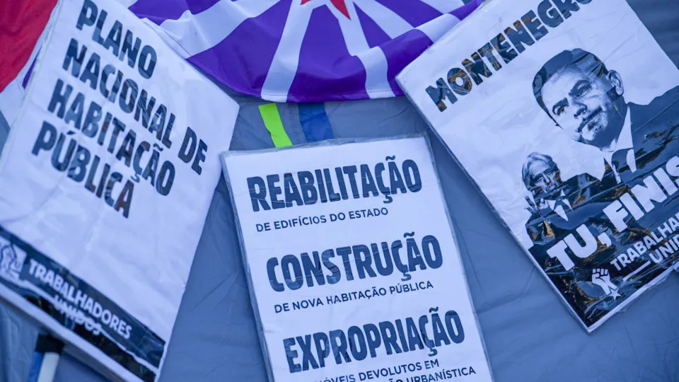 More than 200 people protest in Coimbra for the right to housing