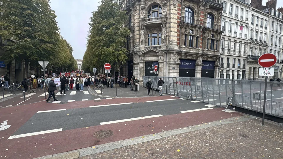 Novo recolher obrigatório decretado em zonas de Paris