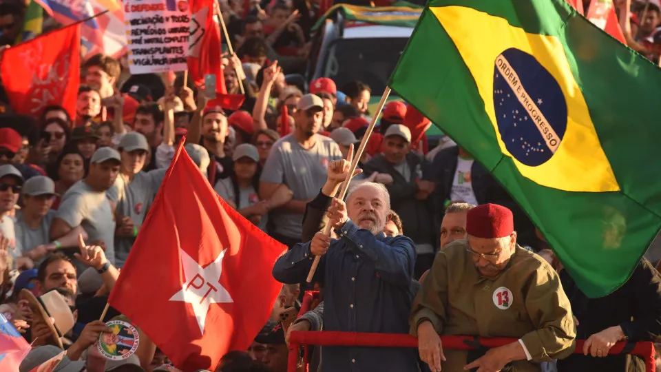 Lula autoriza levantar sigilos bancários se Flávio fizer o mesmo