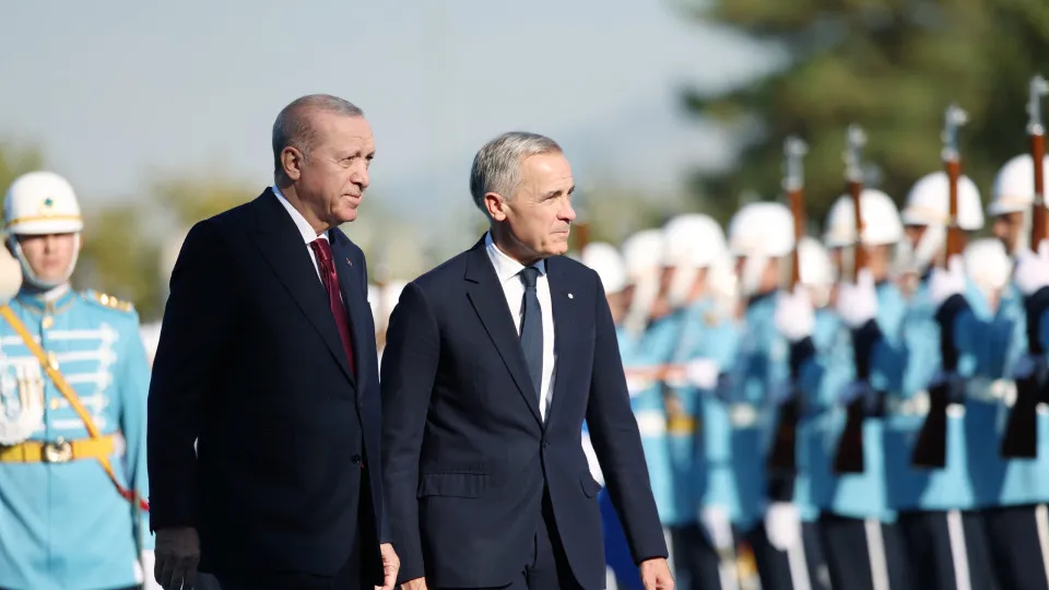 Canadá e Turquia reforçam cooperação em defesa, transportes e energia