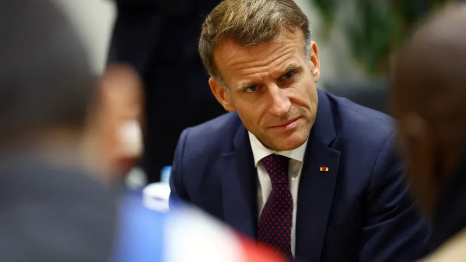 Presidente francês envia condolências ao povo espanhol pelo acidente