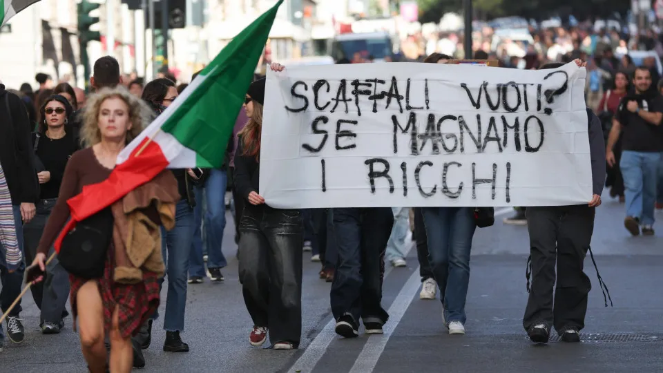 Milhares manifestaram-se em cidades italianas contra custo de vida
