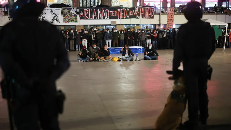 PSP says there are 11 injured in police interventions in Lisbon and Porto