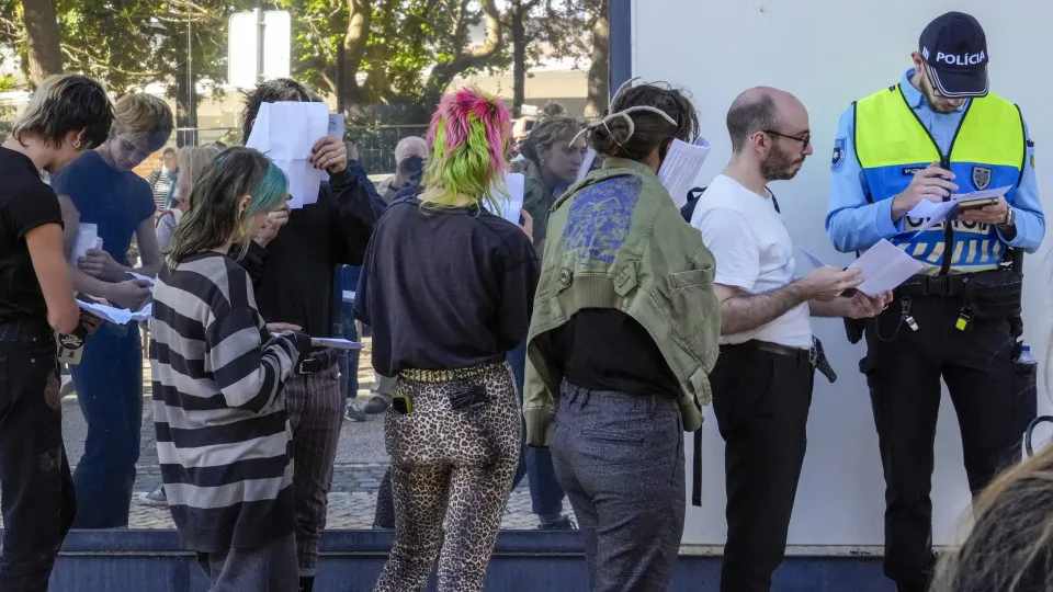 Protesters arrested in Rossio know MP decision
