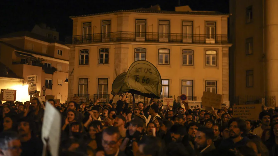 Camp Lisbon decides not to set up tents with Parliament