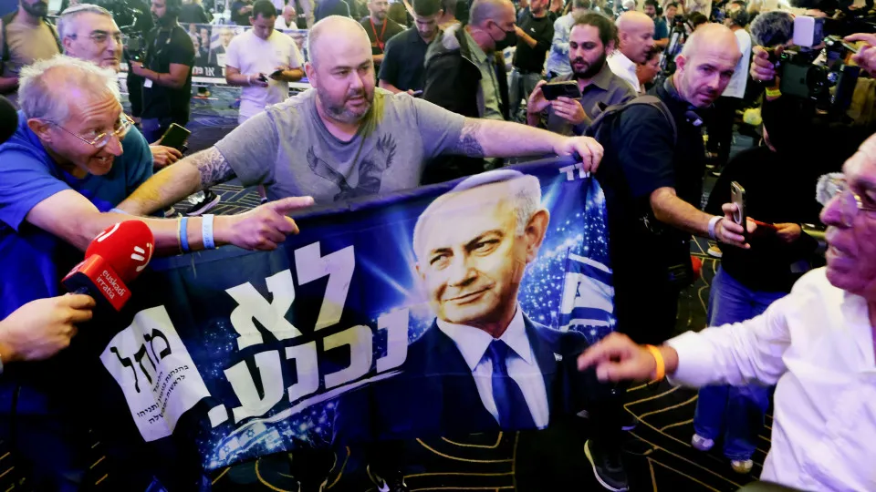 Telavive em pausa após projeções que dão vitória amarga para Netanyahu