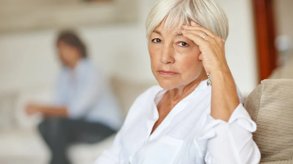 Alzheimer: 8 sinais de alerta que podem surgir antes da perda de memória