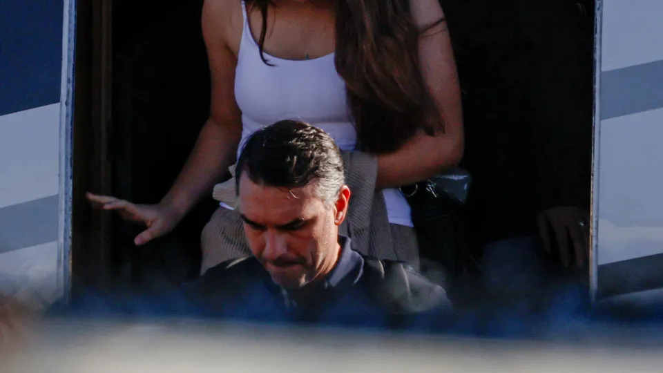 Flávio Bolsonaro já aterrou em Miami. Veja as primeiras imagens