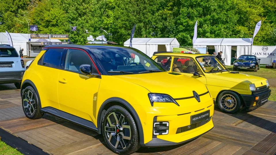 Renault 5 E-Tech não poderia ter a sua forma se fosse a combustão