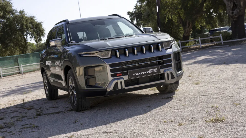 KGM Torres ganha versão híbrida e este é o preço do SUV
