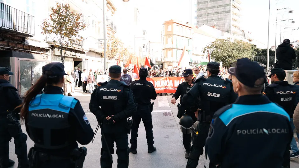 Lojas de Madrid, Bilbau, Barcelona e Valência protegem montras face à ameaça de possíveis distúrbios