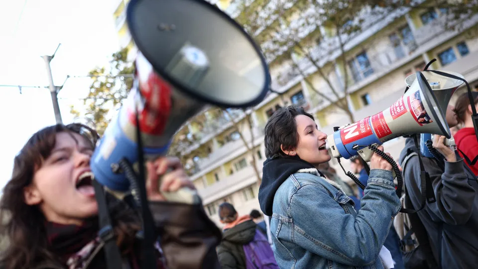 Manifestação começa em Paris entre medidas de segurança