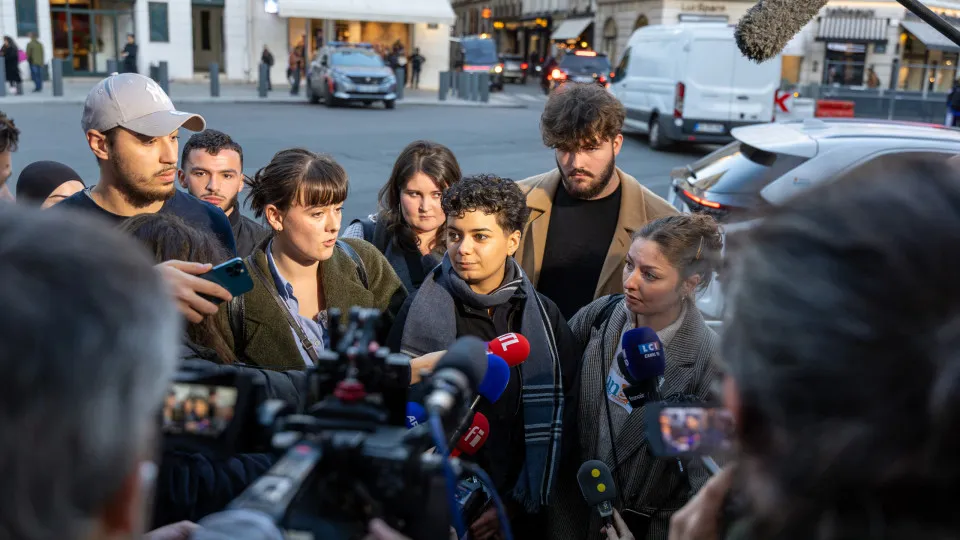 França. União de Estudantes pede bloqueio de secundárias e universidades